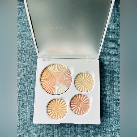 OFRA Glow Up Highlighter Palette - Picture 3 of 4